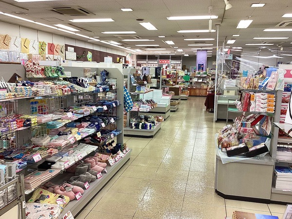 安来店内観